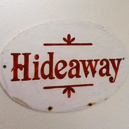 別荘 Hideaway *